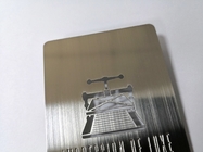 Argenté d'or gravé par coupe faite sur commande de laser de cartes de visite professionnelle de visite en métal balayé