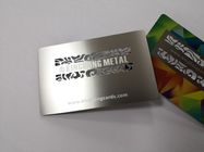 La couleur a imprimé la carte d'identification en métal d'acier inoxydable avec le logo 85x54x0.5mm de coupe de laser