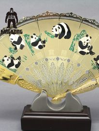 Fan se pliante en métal personnel traditionnel, fan en bambou de Chinois en métal de panda fait main