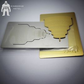 Le logo fait sur commande en métal a gravé l'acier de Stianless imprimé par couleur faite sur commande de repères en métal