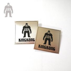 Les plaques d'identification en métal de noir d'impression d'effet de brosse pour des sacs à main KingKong ont adapté aux besoins du client