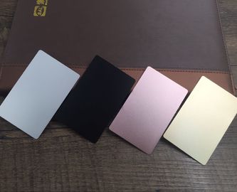 Cartes de visite professionnelle de visite colorées en métal imprimant, carte de visite professionnelle de visite en aluminium faite sur commande carrée