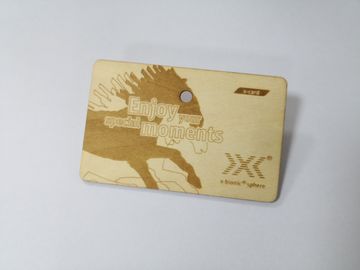 Carte en bois de membre d'affaires de taille de carte de crédit CR80 avec la puce de NFC IC 13.56MHZ