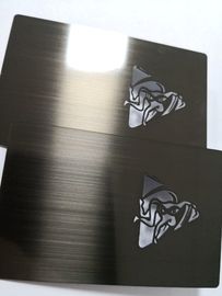 Carte de visite professionnelle de visite mate plaquée par luxe en métal de noir d'IP balayée finie