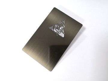 Carte de visite professionnelle de visite mate plaquée par luxe en métal de noir d'IP balayée finie