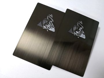 Carte de visite professionnelle de visite mate plaquée par luxe en métal de noir d'IP balayée finie